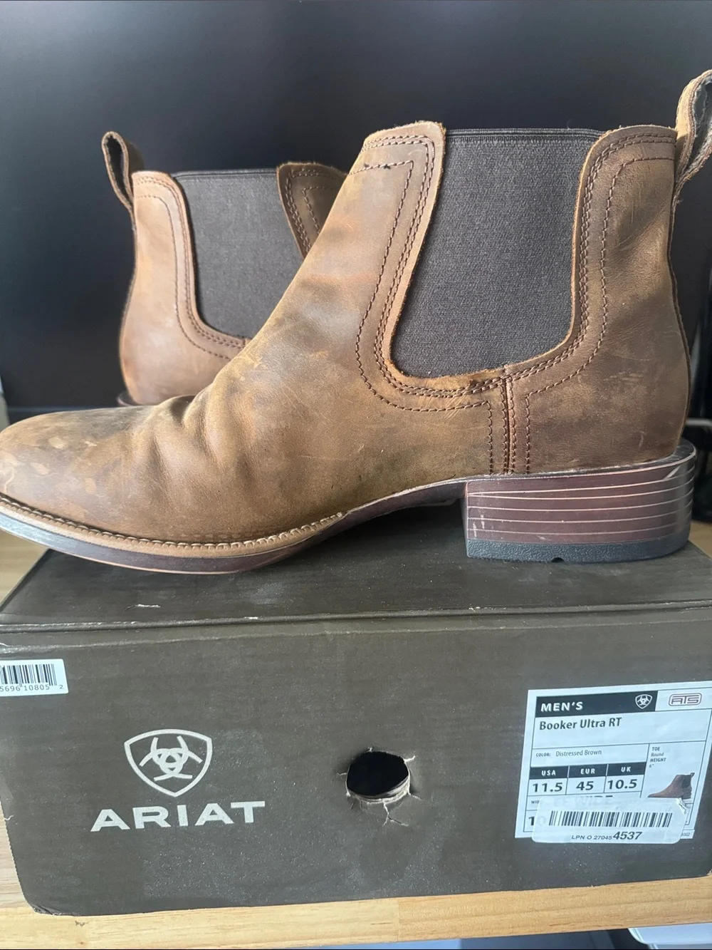 Ariat Men’s Brown Leather Chukka Boots